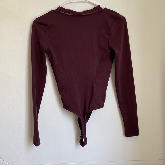 Good American Low down V neck maroon bodysuit size 0 - Picture 5 of 6